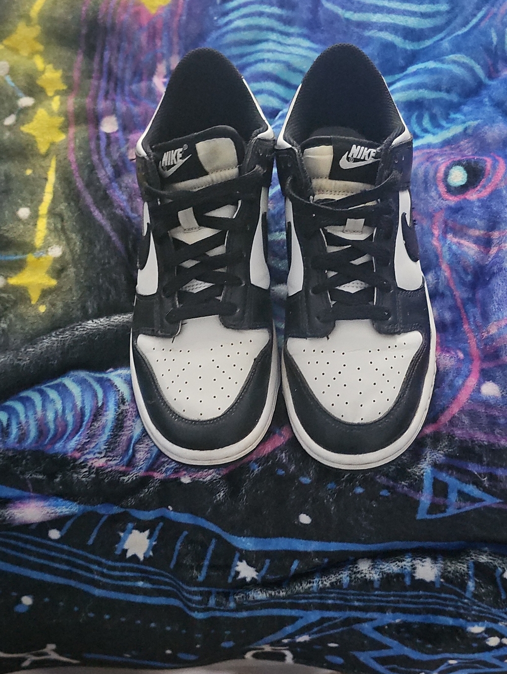 Nike Black and White Low-Top Sneakers with Classic Swoosh.Kids 6.5y/Womens 8.